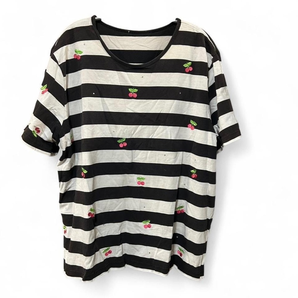 womens oversized 90s tee with‎ stripes and cherries